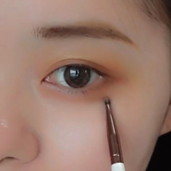 【橋本環奈ちゃんの表紙メイク】真似してみたよ！アイメイク・涙袋・リップヘアセットまで特徴を解説します！【メイク工程動画も♡】_6_2