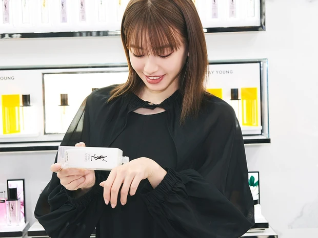 【読者プレゼントあり】キレイになれるヒントがいっぱい! 山本舞香さんが『 YSL 表参道 フラッグシップ ブティック 』をクルーズ
_4