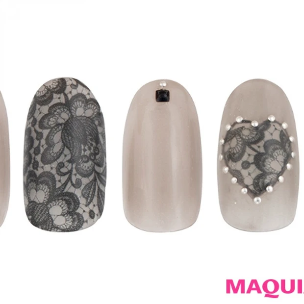 黒レースの色っぽ「大人ハート」ネイルは、スタッズで辛口に攻めて