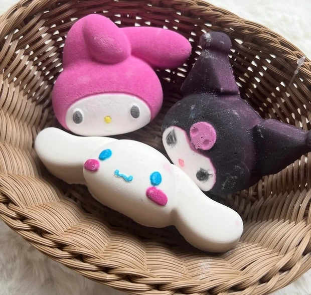 マキア サンリオコラボコスメ LUSH(ラッシュ)バスボム