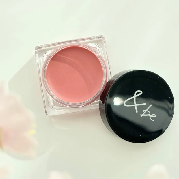 &be（アンドビー）の「クリームチーク」に限定新色が登場！肌なじみのいい血色ピンク