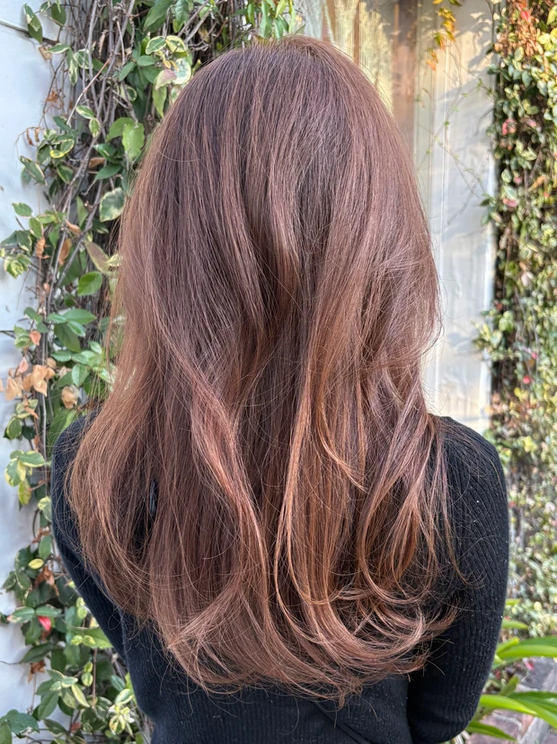 大人ロング ロングヘア アラフォー 40代 フェミニン ヘアスタイル 透明感 外国人風ヘアカラー ミルクティー色 福岡美容室