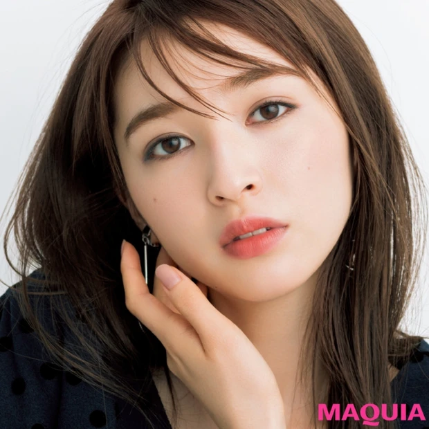 トレンドのグレーEYEは丸くぼかして色っぽく！ 【見たまま簡単アイレシピ】
