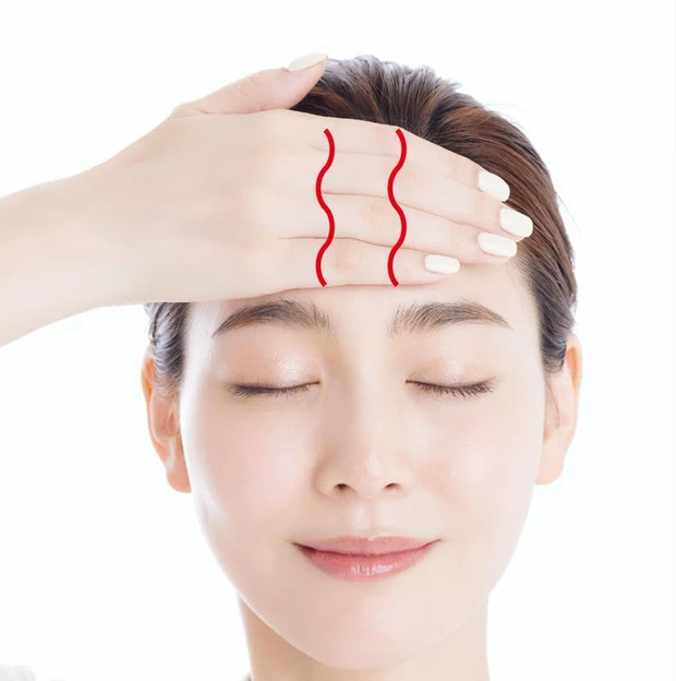 額の正しいタッチ　福吉真璃奈