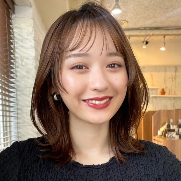 【ひし形ミディアム】定番ヘアに大人っぽさ×甘さをプラスした、いいとこ取りのくびれミディアム