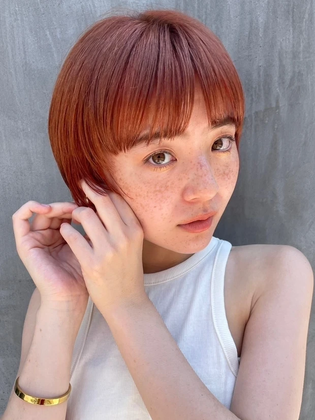 ショート　ヘア　髪型　ヘアスタイル　前髪あり