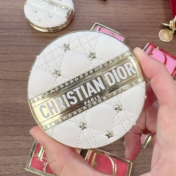 ⭐︎発売日前⭐︎思わずパケ買い!クリスマスコフレ4選_1