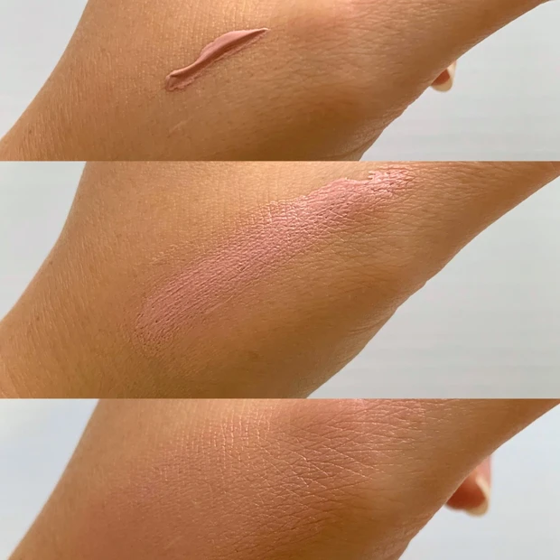 SUQQU デューイー リクイド ブラッシュ103の質感を比較できる3分割写真。チューブから出した状態、伸ばした状態、自然光で馴染ませた状態を並べている