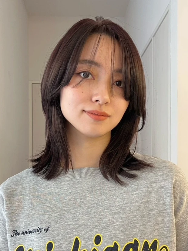 髪型 ミディアムレイヤー ミディアムヘア 韓国ヘア 正面