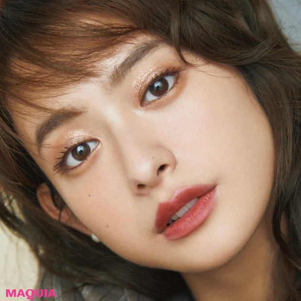 ボルドーまつ毛×キラキラ質感