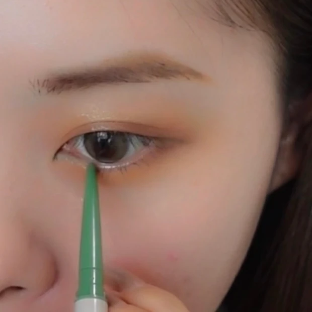 【橋本環奈ちゃんの表紙メイク】真似してみたよ！アイメイク・涙袋・リップヘアセットまで特徴を解説します！【メイク工程動画も♡】_8_2