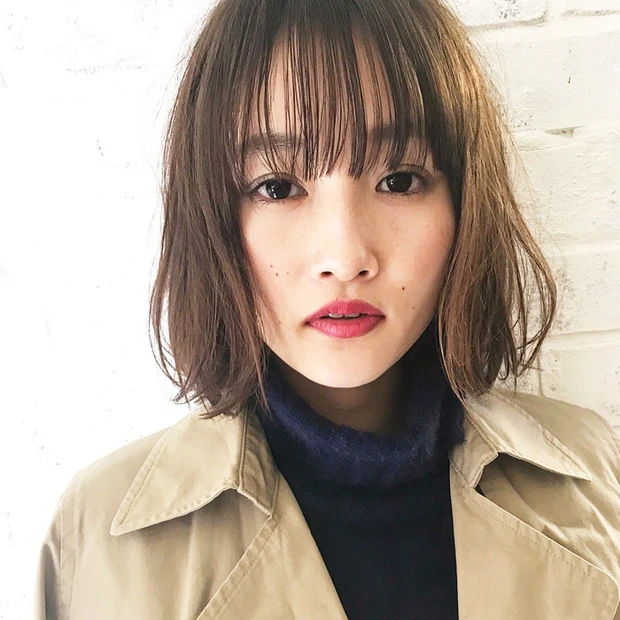 隙間バング×ゆる外ハネでスッキリ縦長！ 丸顔さん必見の最旬小顔ボブ