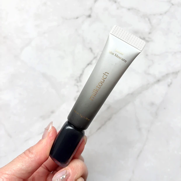 TWICEのジヒョがアンバサダーを務めるミルクタッチ「アイコニックフィルムマスカラ」のパッケージ写真