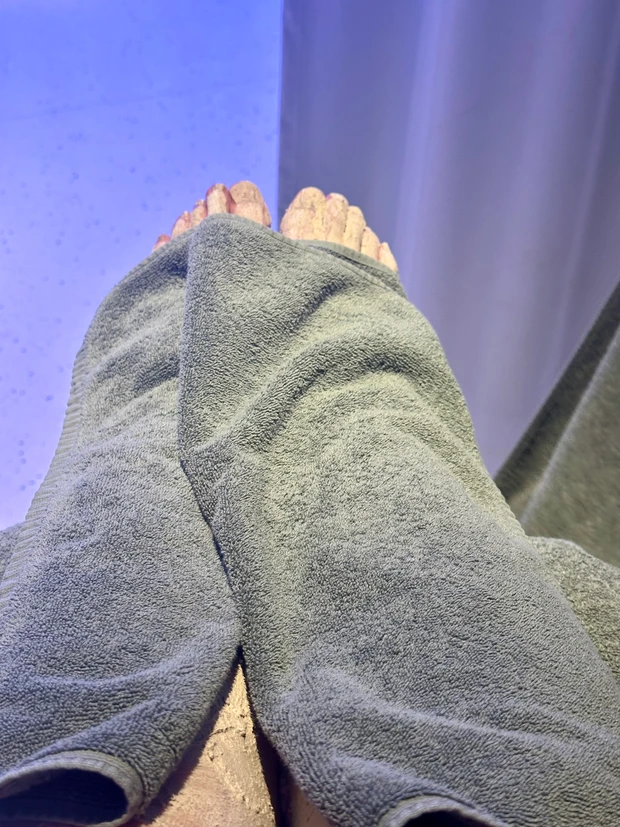 年齢は「手」に出るではなく、「足」に出る。脚を見て「顔より老けている！」と焦った_3