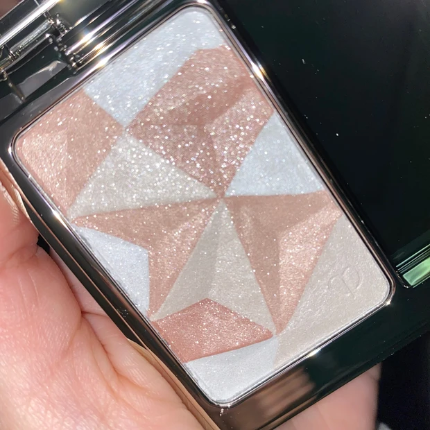 クレドポーボーテ　レオスールデクラ　ハイライト　パウダーハイライト　資生堂　ツヤ肌　ベースメイク