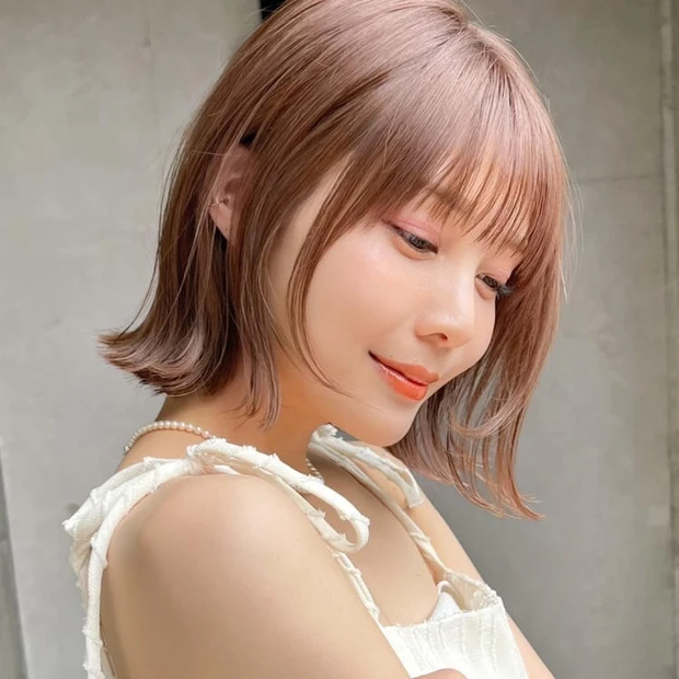ボブ ヘア 髪型 ヘアスタイル 30代 40代 大人 ベージュ インナーカラー 前髪あり