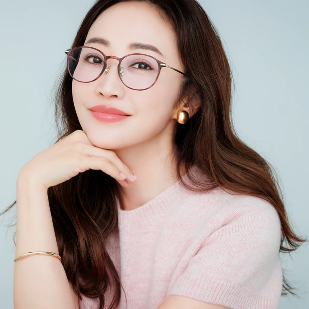 神崎恵さんが話題のコンシーラー(R)カラーレンズをお試し!