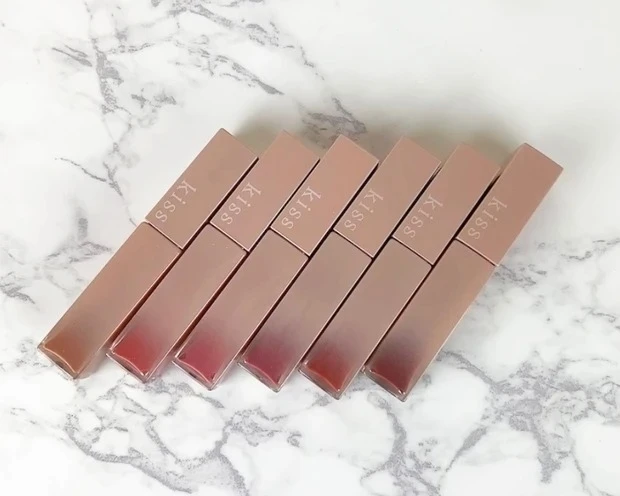 ツヤ✕うるおい✕落ちにくい！ キス「リップアーマー」全色レビュー_本体パッケージ