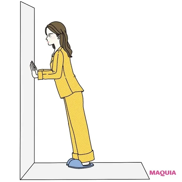 【二の腕痩せメソッド】自宅やオフィス、移動中にできる「二の腕ながらエクサ」_壁を見つけたら