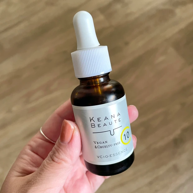 ケアナボーテ VC10濃美容液で集中毛穴ケア！！