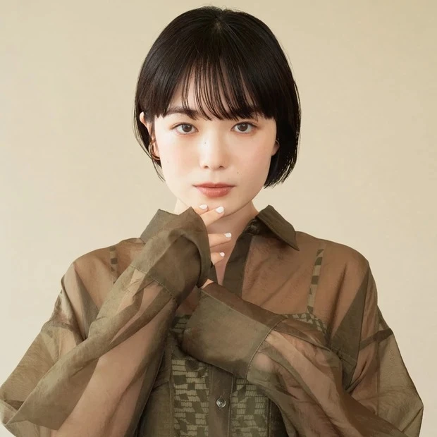 ショート ヘアアレンジ 丸顔さんにおすすめ!小顔効果が期待できるヘアアレンジ2選