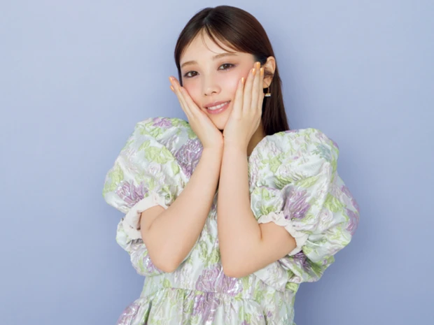 与田祐希さん、今気になるメイクは「透け感リップとパープルアイ」。リピ買いコスメもご紹介！