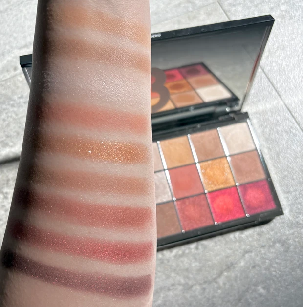 バイレード アイシャドウ ビブリオフィリア アイシャドウ パレット 新作 新色 Byredo スウォッチ