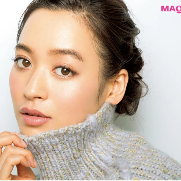 肌に輝きを！進化した秋冬のツヤパウダーでつくる透明肌