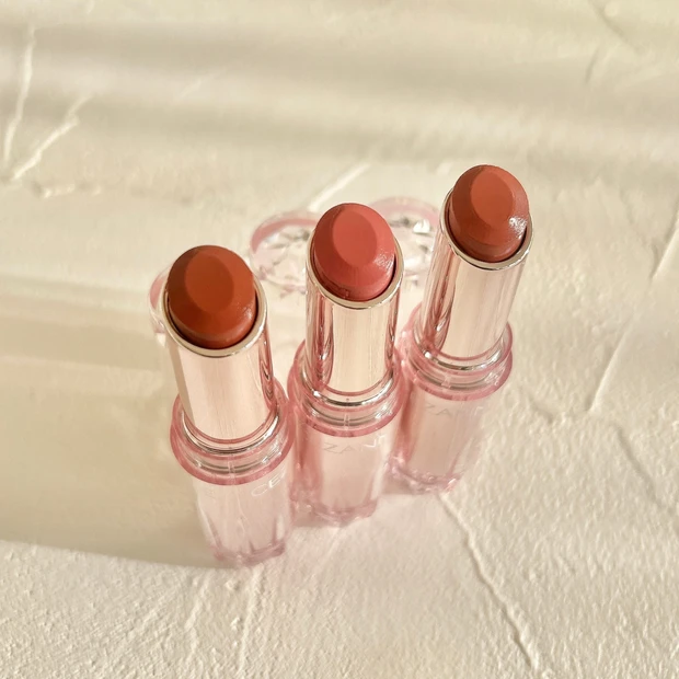 【全色比較】セザンヌの落ちないリップ！ラスティンググロスリップNイエベ、ブルベに合う色は？