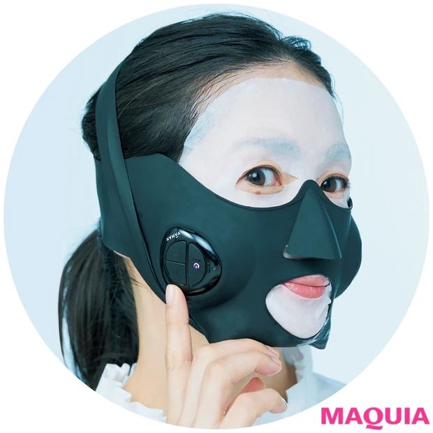 鵜飼香子さんが最新美容ギアをガチ試し！ 10分でもたつきケア、頭皮をぐい…