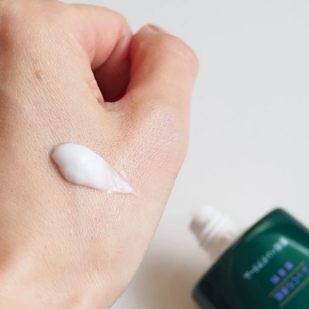 「アトリックス ハンドクリーム」のテクスチャー