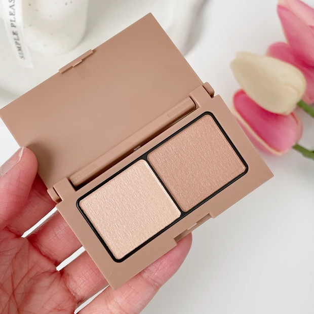 ◆エテュセ アイエディション 19 フェイバリットベージュ スウォッチ