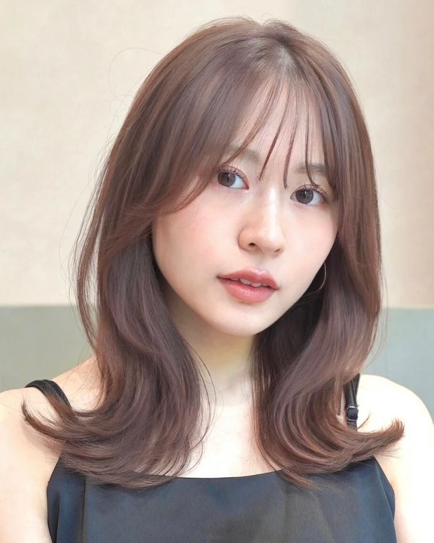 ひし形セミロング ヘアカタログ セミロングヘア 前髪あり 正面