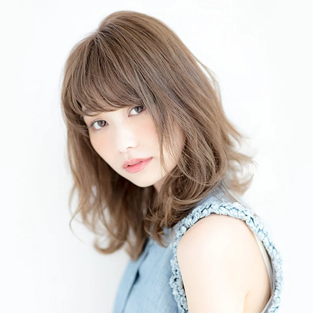 ワンカールで動きたっぷり！ 大人に似合うカジュアルレイヤーミディ