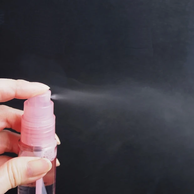 「チャコット フィニッシングキープミスト モイスト」の噴霧状態