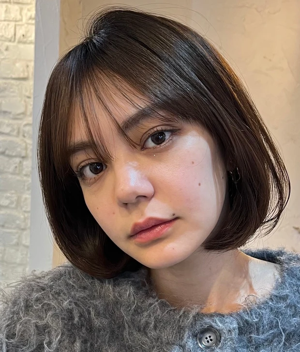 髪型　ボブ　ボブヘア　シースルーバング　正面