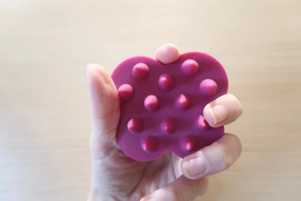 【石井美保さんや神崎恵さんもご愛用！uka頭皮用ブラシの使い比べ】uka スカルプブラシ ケンザン_8_1