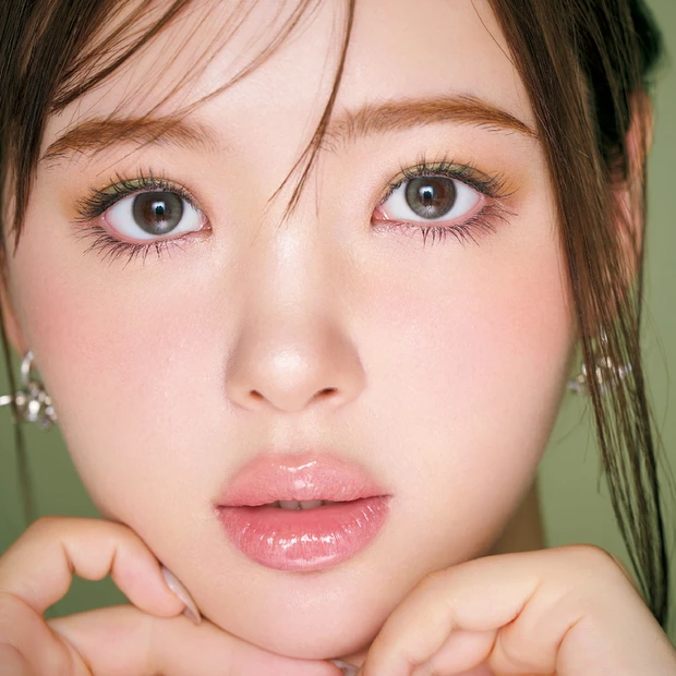 【藤田ニコルさん】2025年秋新色コスメはアイメイクから取り入れる！“艶…