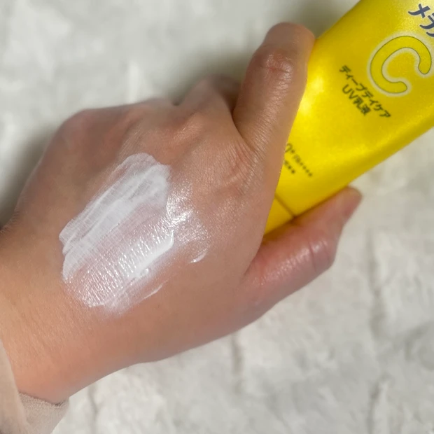 メラノCC ディープデイケアUV乳液のテクスチャー、使用感は?