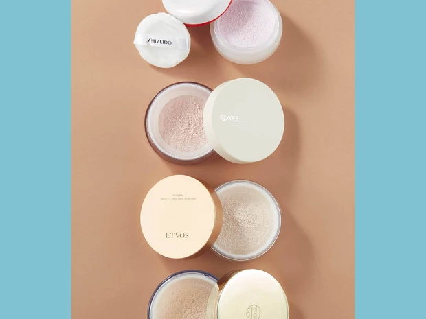 【肌のくすみ悩みを解消するフェイスパウダー4選】美容液仕立てのお粉でうるおいを閉じ込めて！