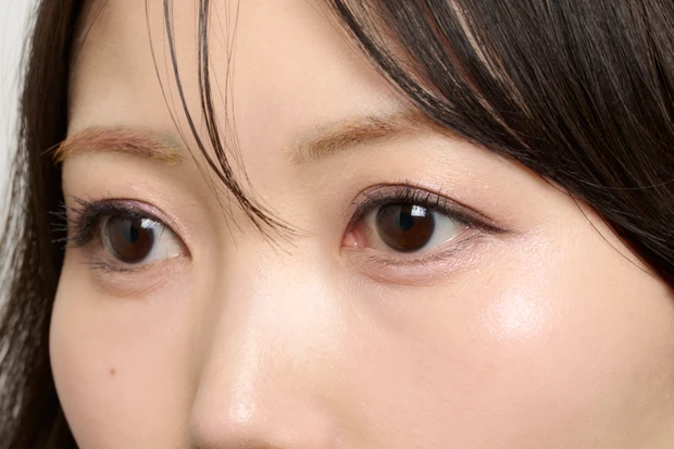 クリスマスコフレ 2025　クレポー　クレ・ド・ポー ボーテ  オンブルクルールクアドリ 504　塗ってみた