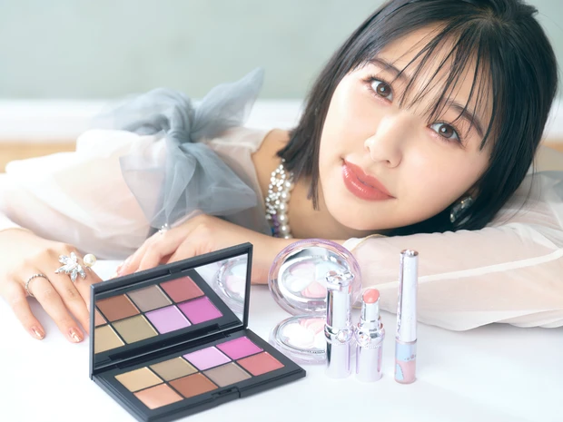 ももクロの美容マニア♡ 玉井詩織さんが人気ブランドのコフレを動画で一気見せ!【クリスマスコフレ&ホリデー限定2023】_2