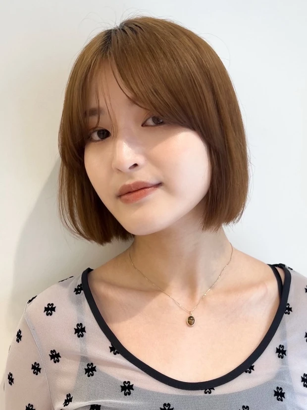 秋におすすめの髪型 ベージュ系カラー 大人ミニボブ