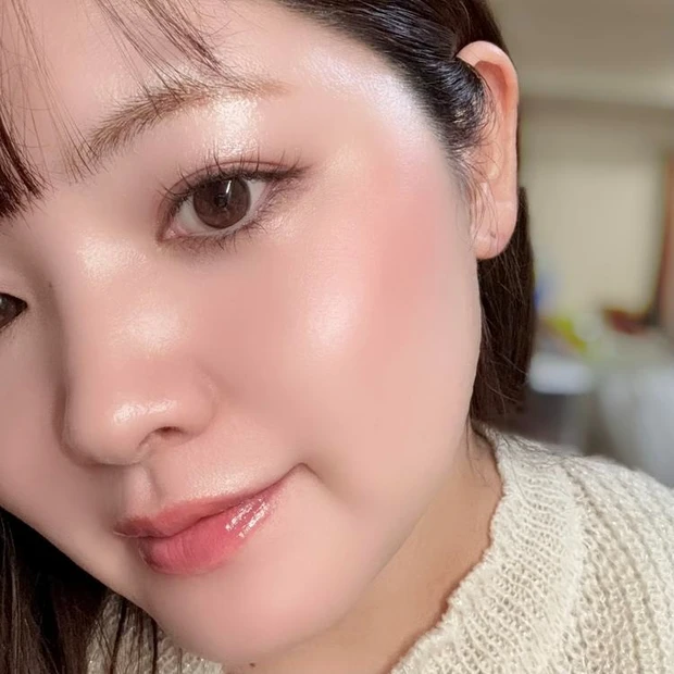 レイヤード フルリ チーク RD-7 ダリアレッドのスウォッチ 口コミ