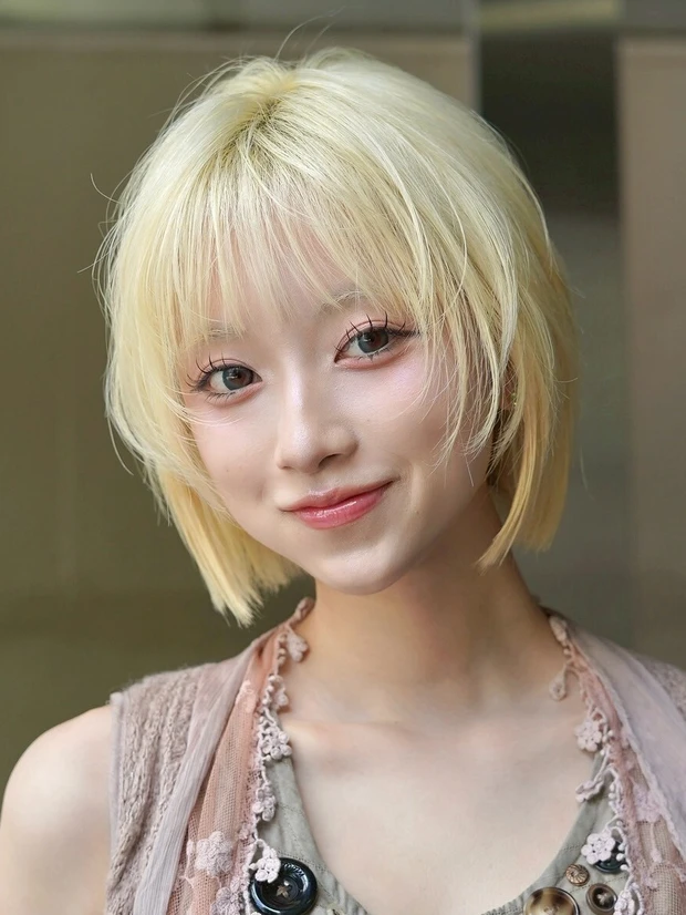 ヘアカタログ　ボブ　ボブヘア　前髪あり　ブリーチ　ハイトーン　スタイリング