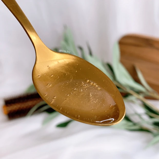 ディープレイヤー エクストラグロッシー シャンプーのテクスチャー見せ