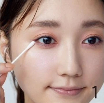 シワに入り込んだファンデーションのお直し方法