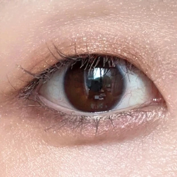 セザンヌ　フェイスアイパレット　01 ピュアコーラル　イエベ　こみつ　目元画像