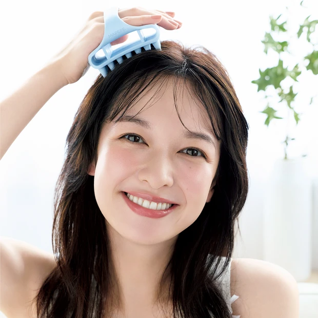 マキアミューズ鈴木えみさん、圧倒的オーラを放つ最新号の表紙