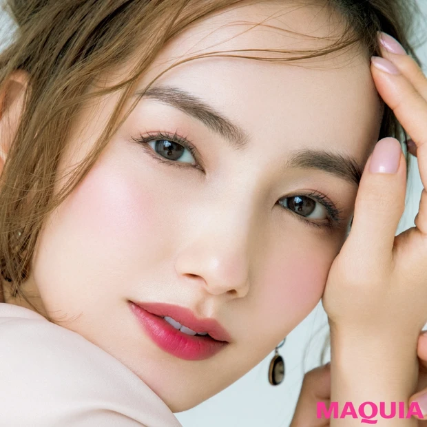 キュッと小顔見え! 縦長×遠心顔さんは『ジェリービーンズ型チーク』でメリ…